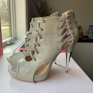 SOLD Colin Stuart Heels